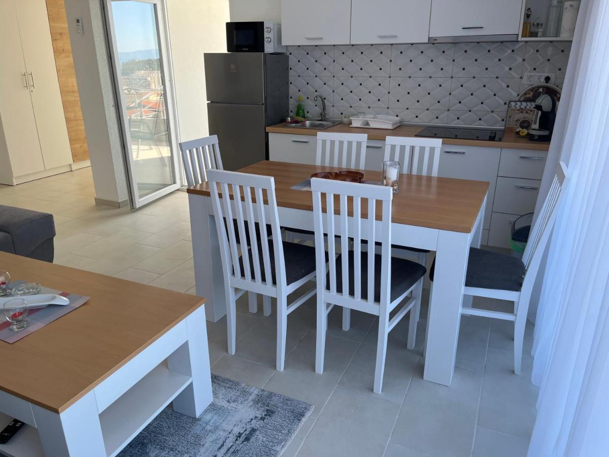 Sea View, Peaceful. Apartment Макарска Екстериор снимка