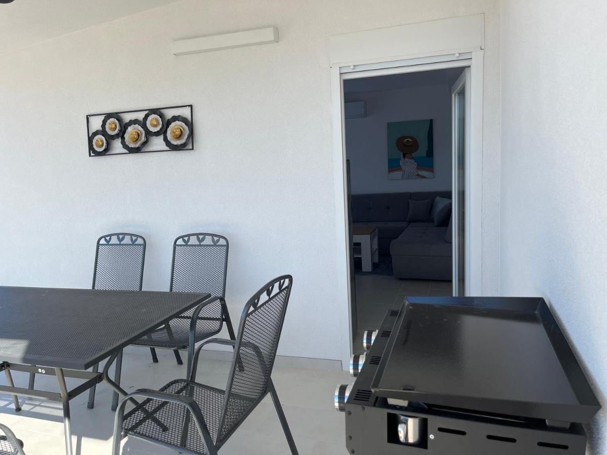 Sea View, Peaceful. Apartment Макарска Екстериор снимка